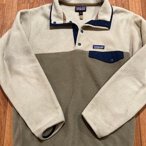 Men’s Patagonia Pullover in tan and brown.